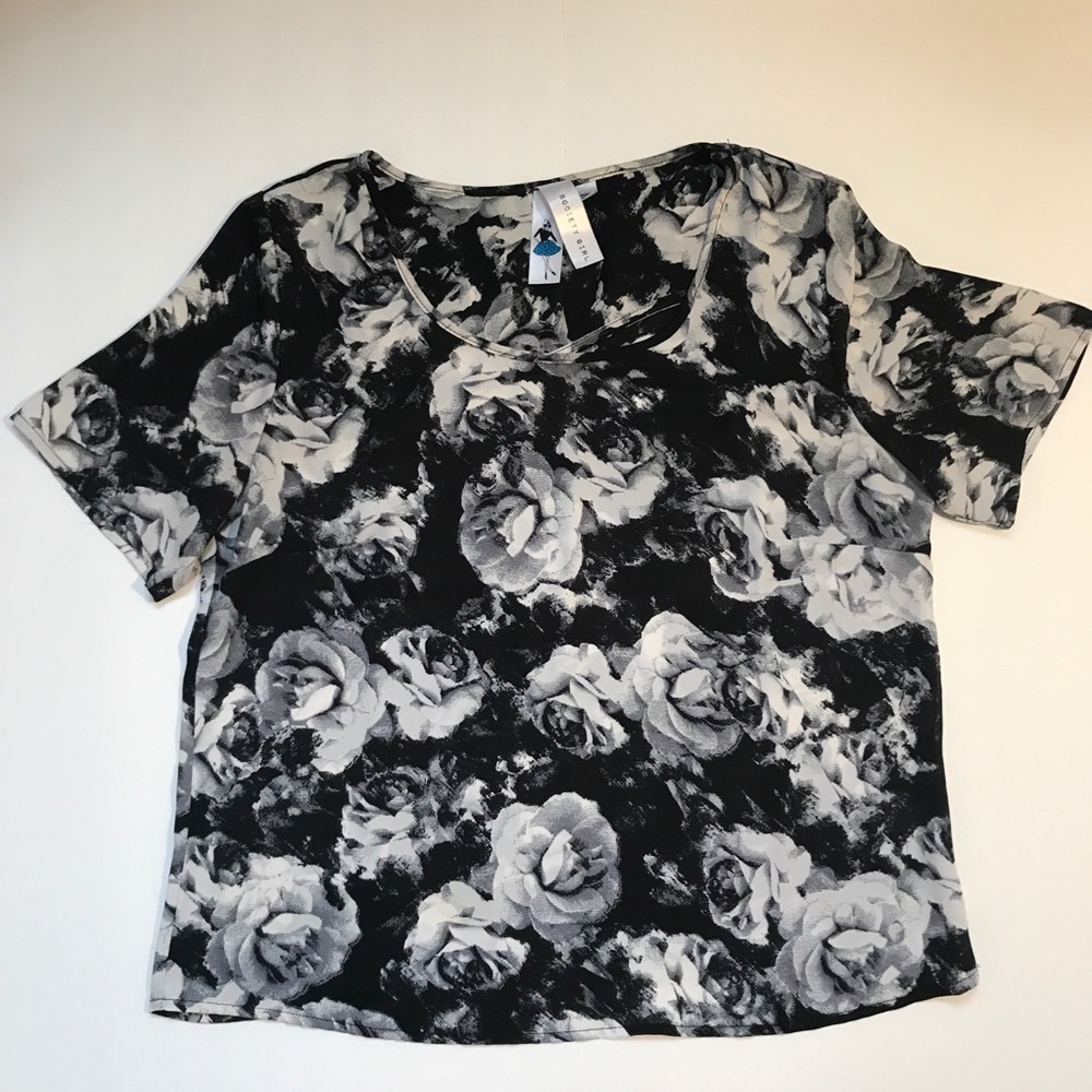 Floral T-shirt with Key Hole